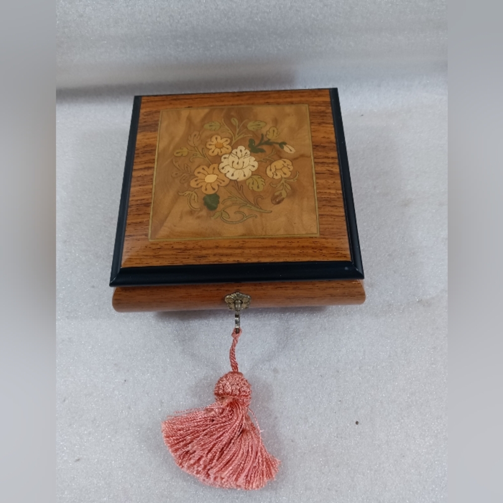 Italian Vintage Jewelry Box Wooden Inlay Music Box Reuge Sorrento